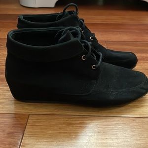 Black lace up shoes with low heel